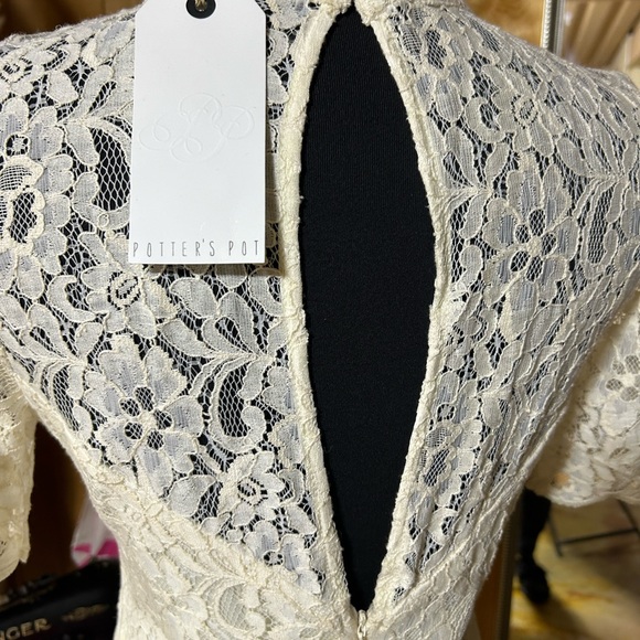 Cream Floral Lace Mini Dress NWT Size Medium - Picture 5 of 11